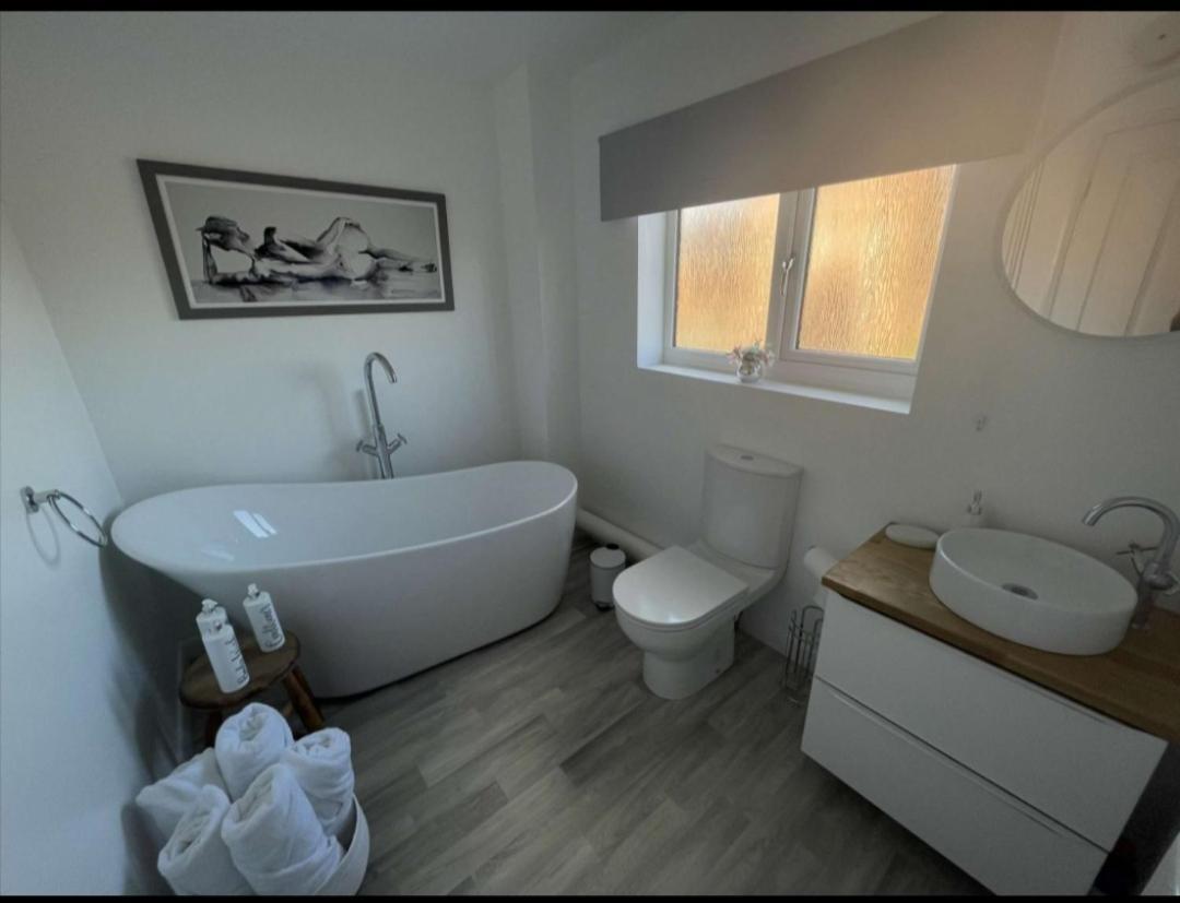 A Beautiful House In A Scenic Town Location. Villa Louth  Esterno foto